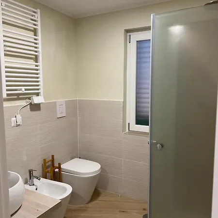 Midnight Sun לינה וארוחת בוקר 4*